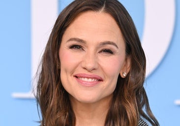 El cepillo con luz LED para fortalecer el cabello que le descubrí a mi madre a los 50